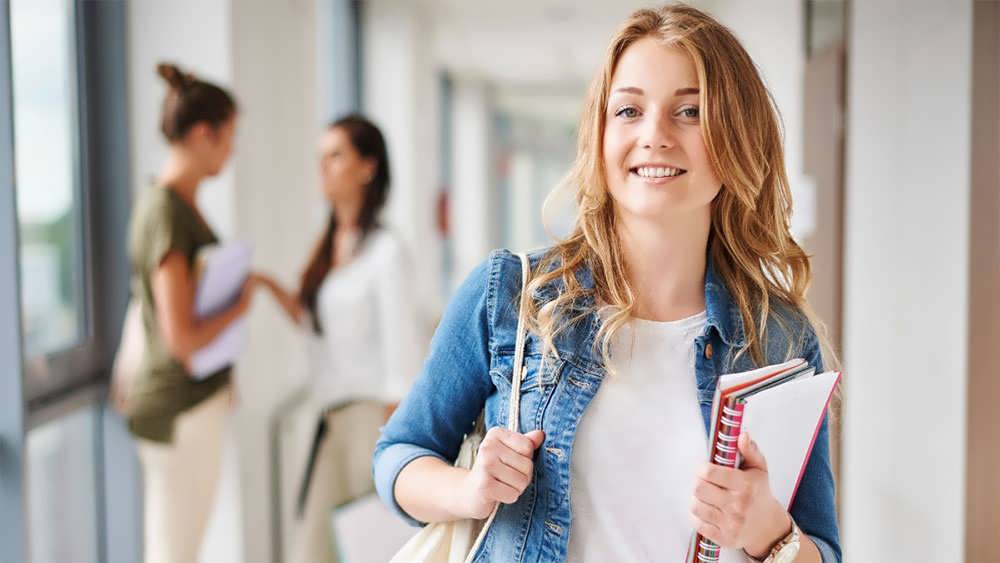 دانشجو در محیط آموزشی